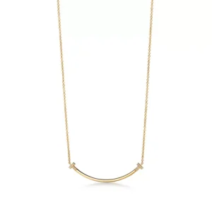 Smile Small Pendant in Yellow Gold with Diamonds